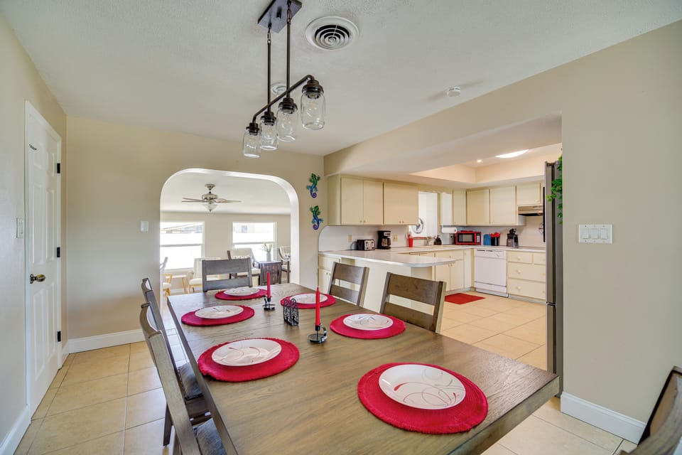 House (5 Bedrooms) | Interior