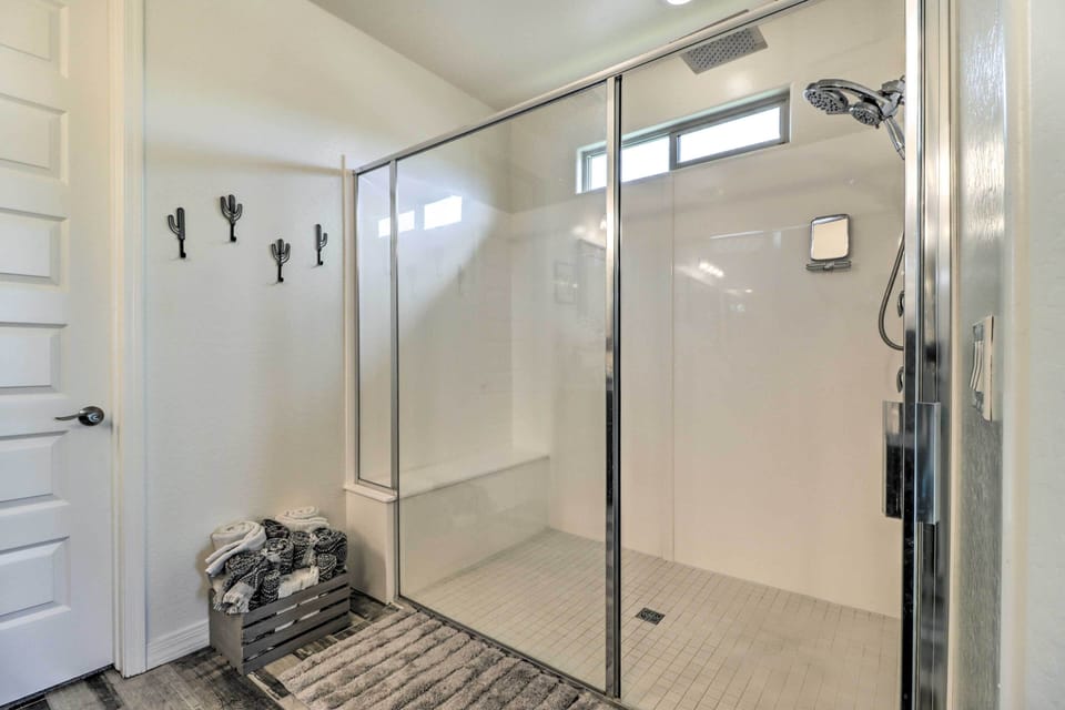 Private Pool: Stunning Goodyear Vacation Rental! Cottage in Goodyear