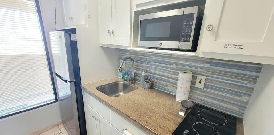 Apartment, 1 Bedroom | Private kitchen | Coffee/tea maker, fridge, oven, stovetop