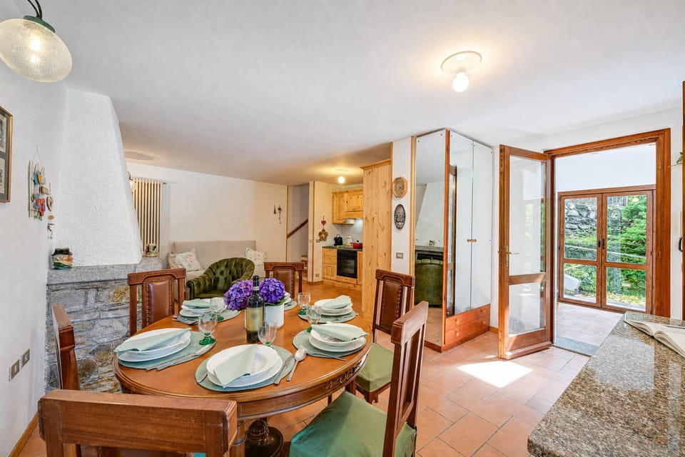 Family Villa, 3 Bedrooms, Fireplace, Mountainside (Villa Il Castagno: Few min From) | Dining