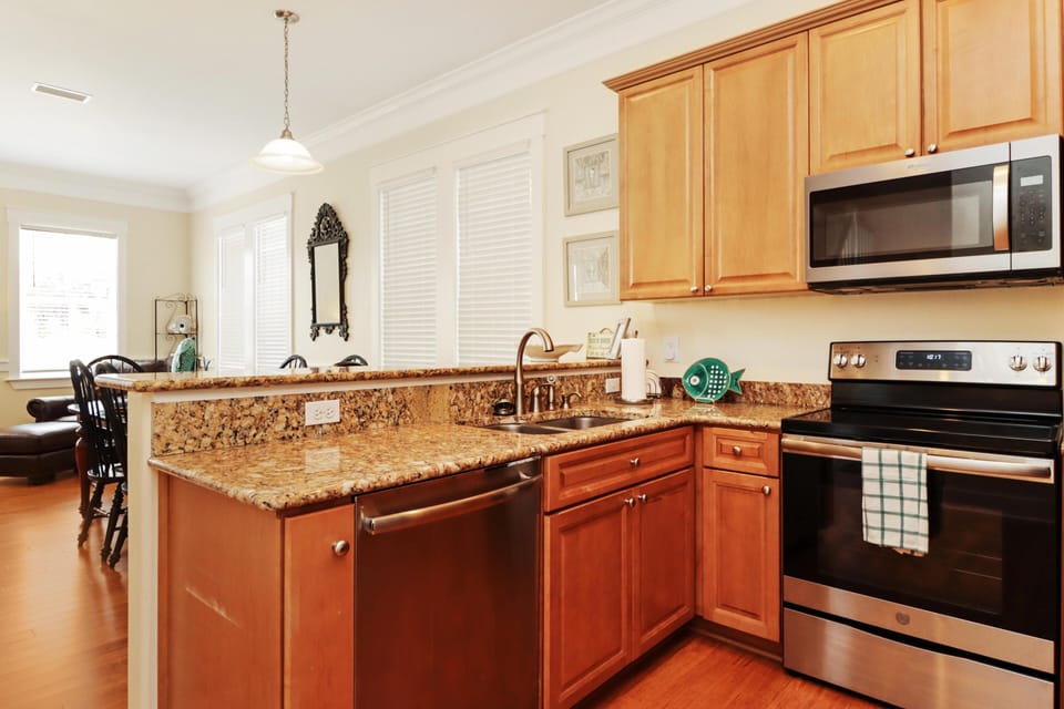 House, Multiple Beds (Waterside Village Cottage 3220) | Private kitchen | Oven