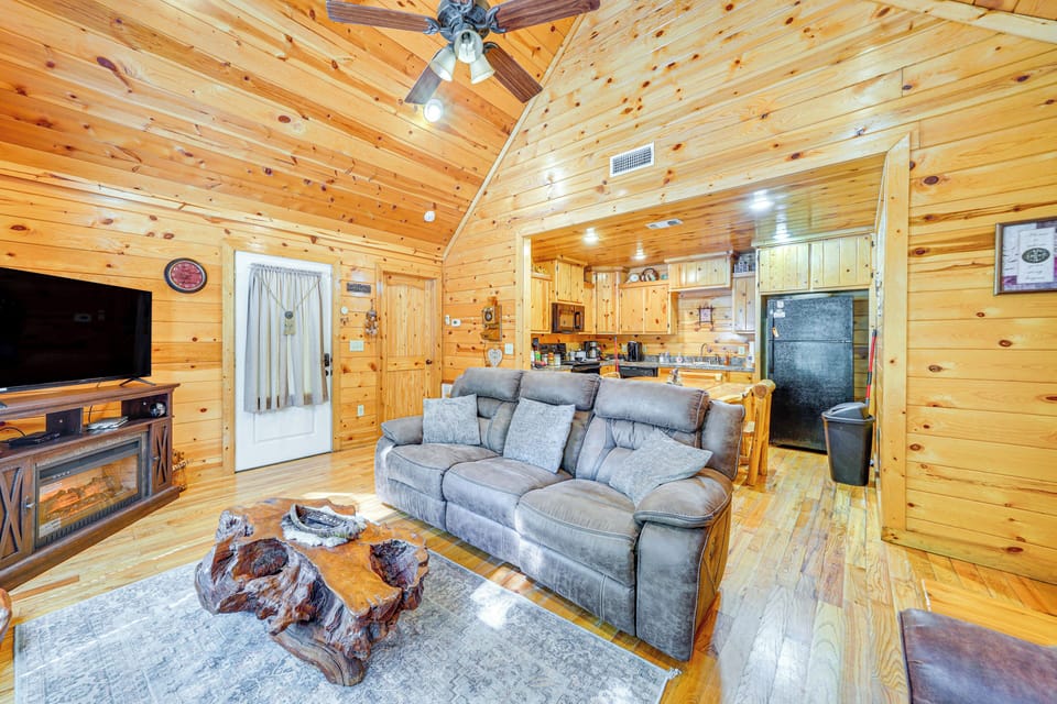 House (2 Bedrooms) | Interior