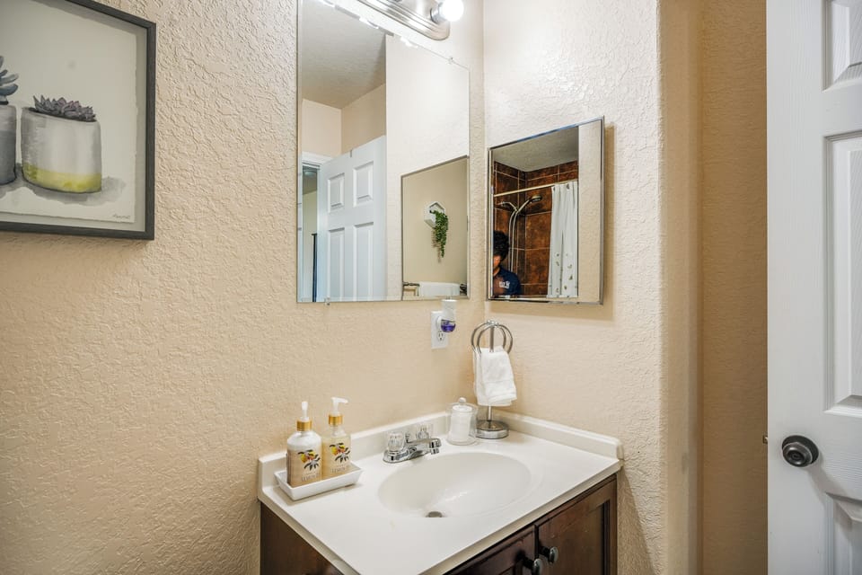 San Antonio Townhome ~ 2 Mi to Aquarium! Apartment in San Antonio
