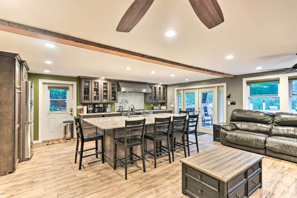 House (5 Bedrooms) | Interior