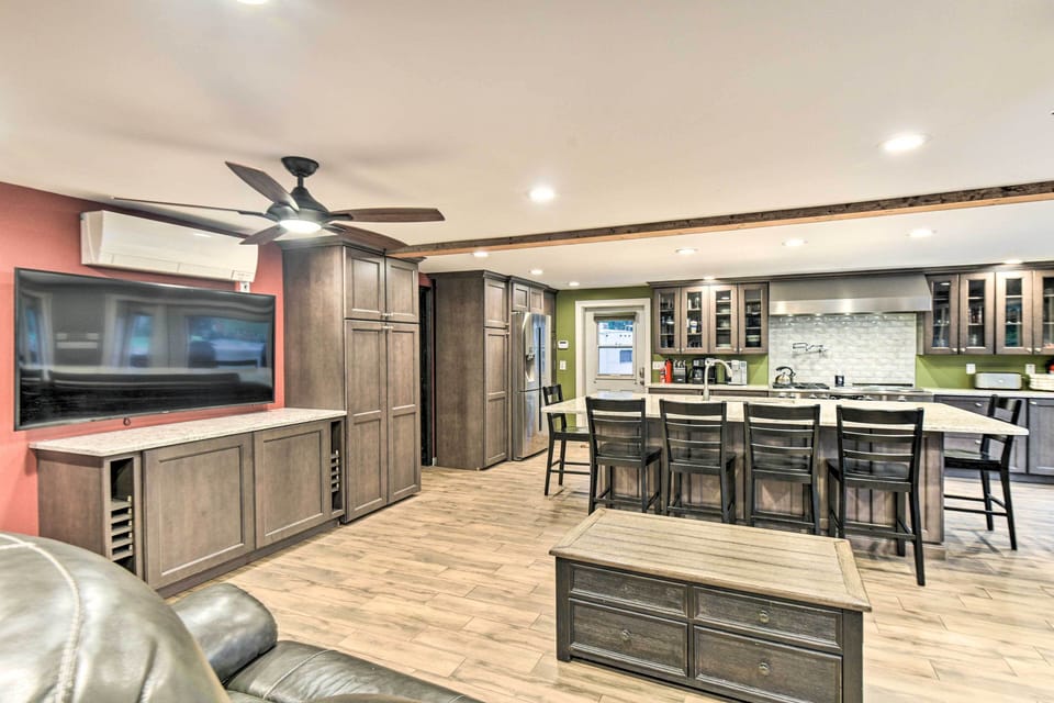House (5 Bedrooms) | Interior