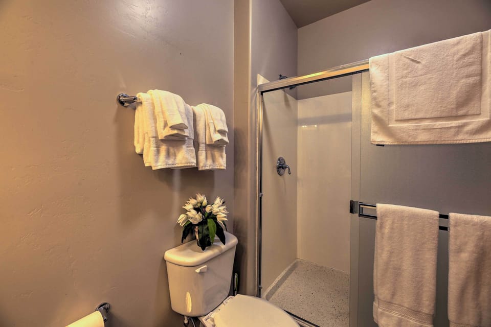 Near Lake & Trails: Show Low Condo w/ Grill! Apartment in Show Low