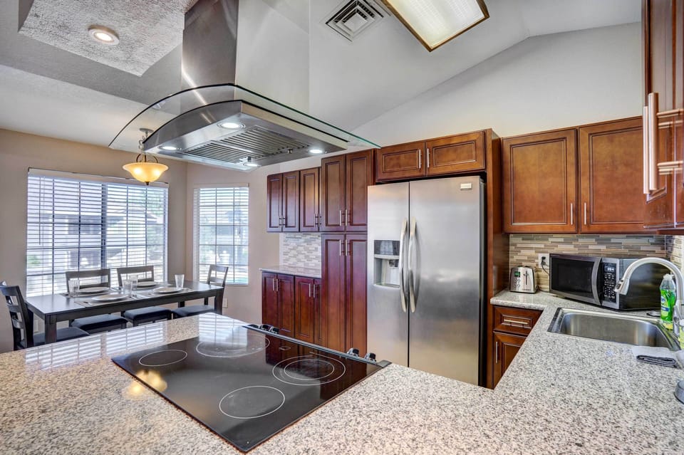 Apartment (3 Bedrooms) | Front of property