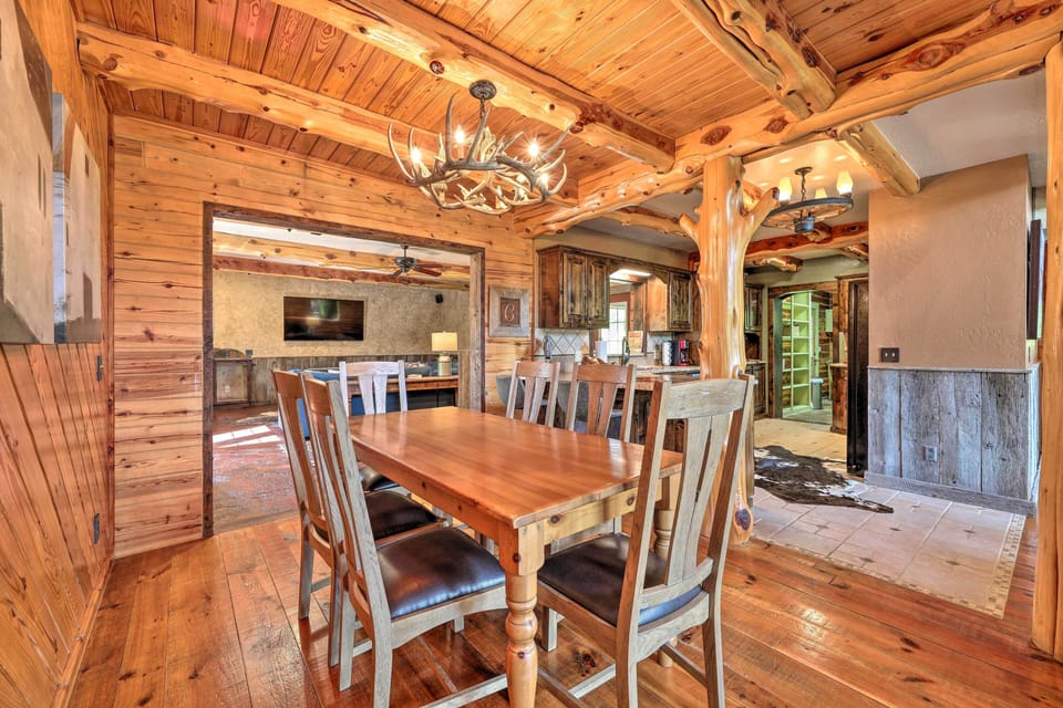 House (4 Bedrooms) | Interior