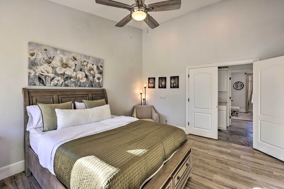 Airy Scottsdale Home: Pool, Putting Green & Grill! Cottage in Kierland
