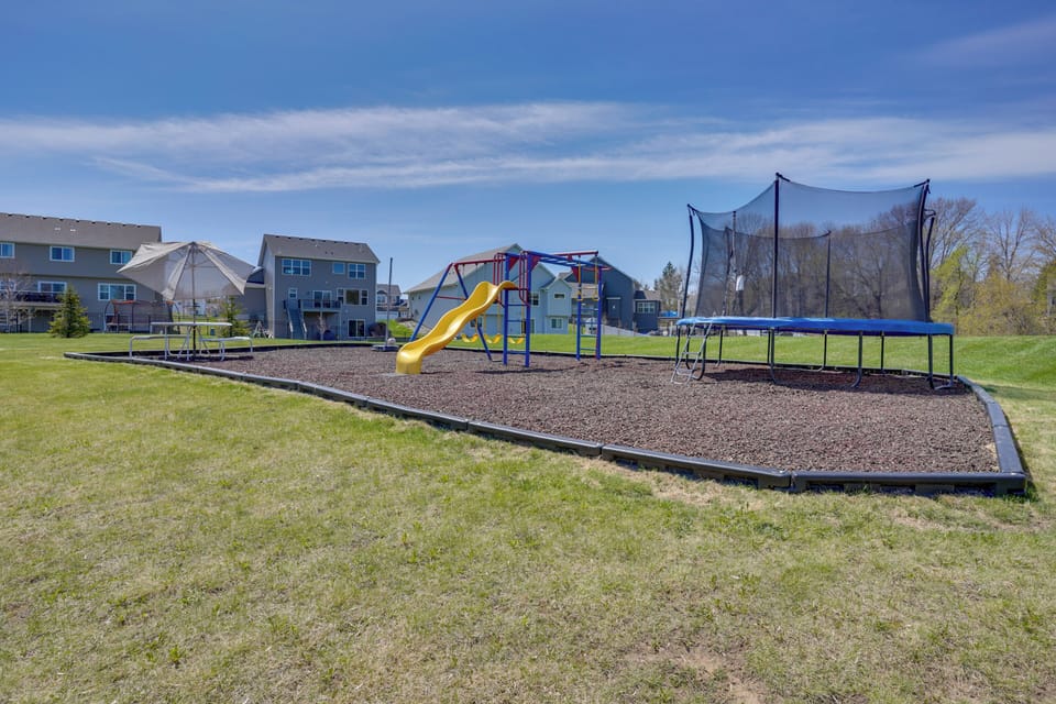 Expansive Retreat on 5 Acres in Shakopee! Cottage in Prior Lake