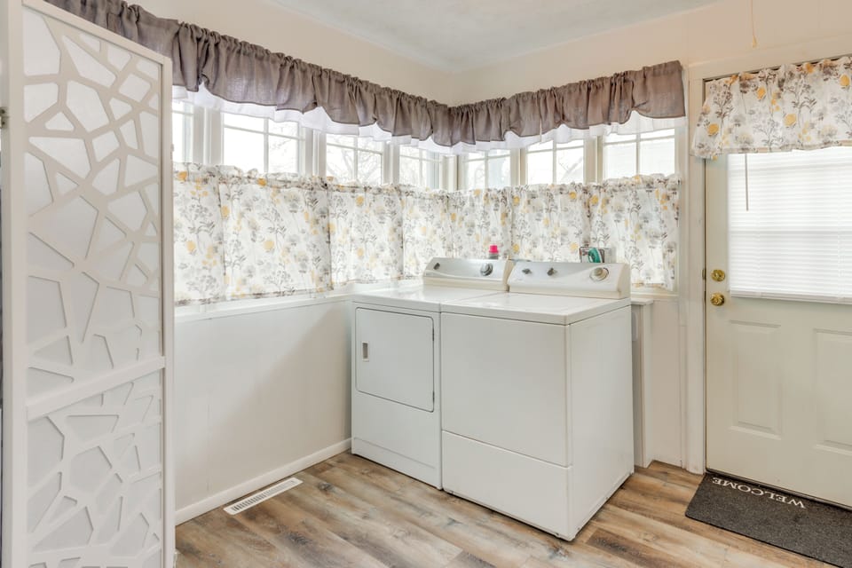Walkable & Updated Nevada Home: Family Friendly! Cottage in Missouri