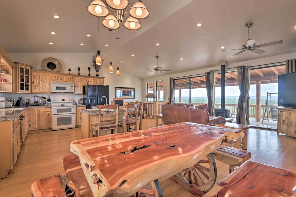 House (4 Bedrooms) | Interior