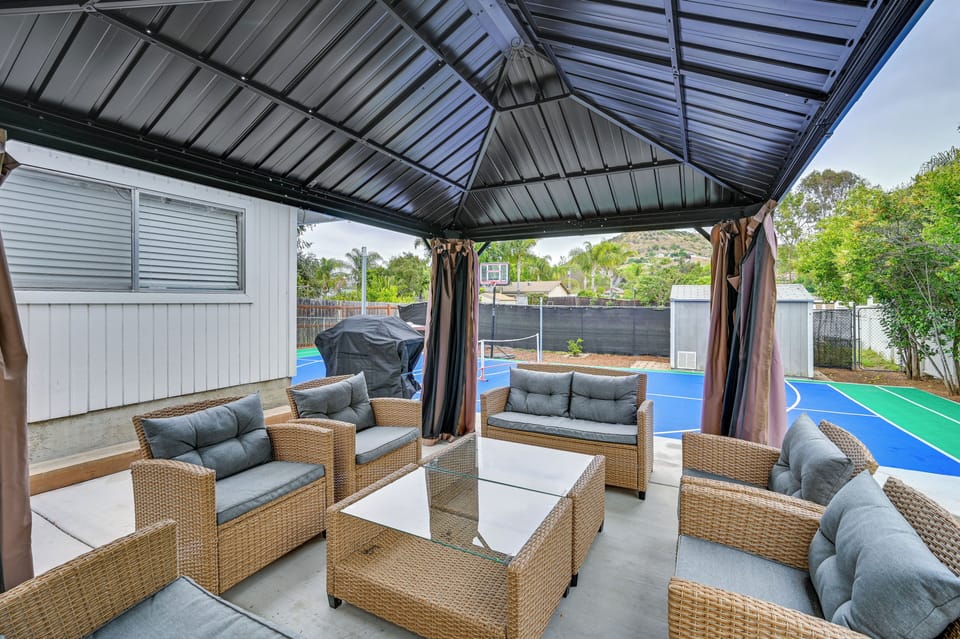 House (4 Bedrooms) | Front of property