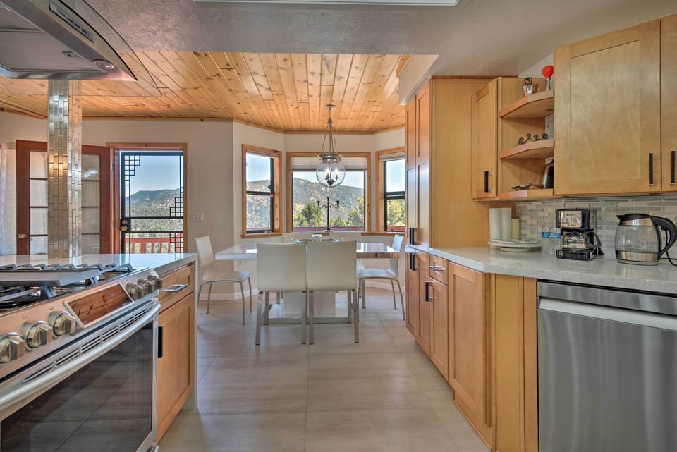 House (3 Bedrooms) | Private kitchen | Microwave, oven, stovetop, dishwasher