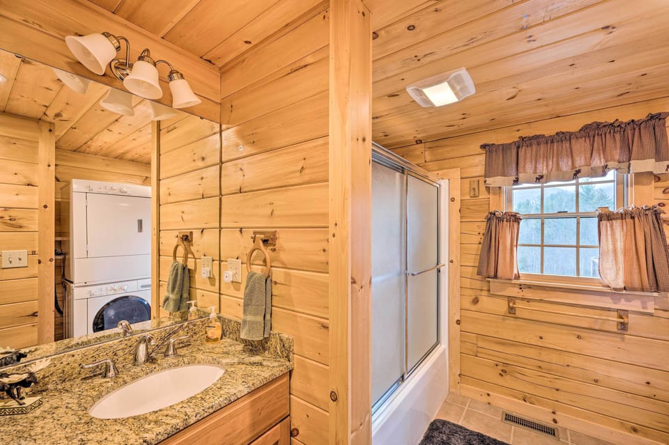 Deck, Grill & Views! Carroll Log Cabin Near Hiking Cottage in Whitefield
