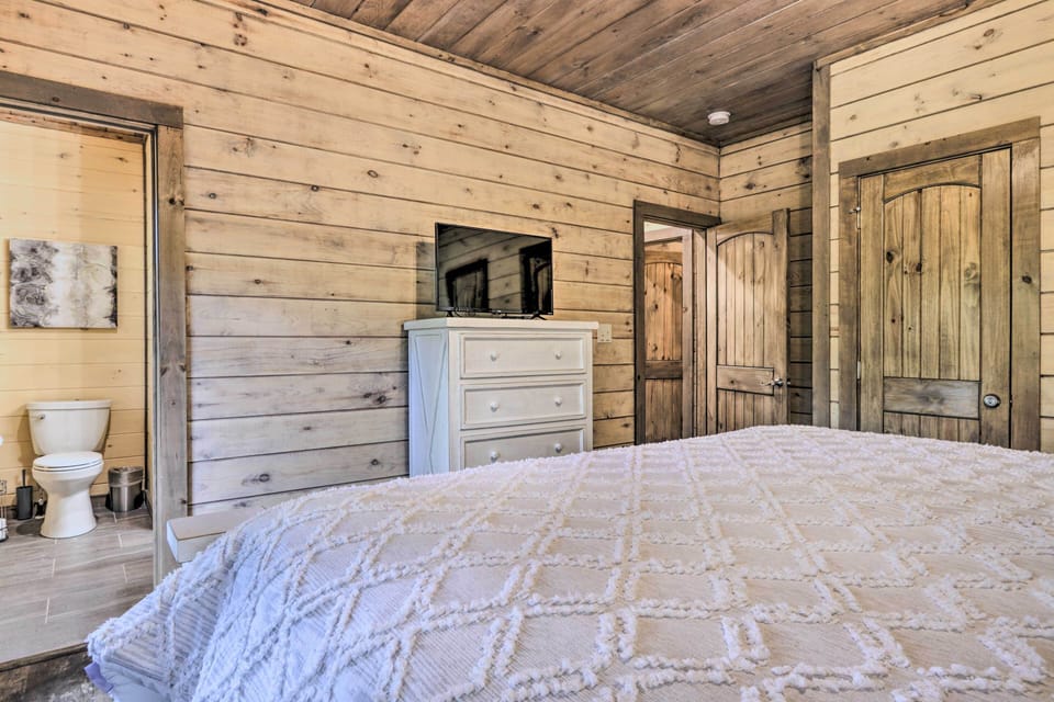 House (4 Bedrooms) | Interior