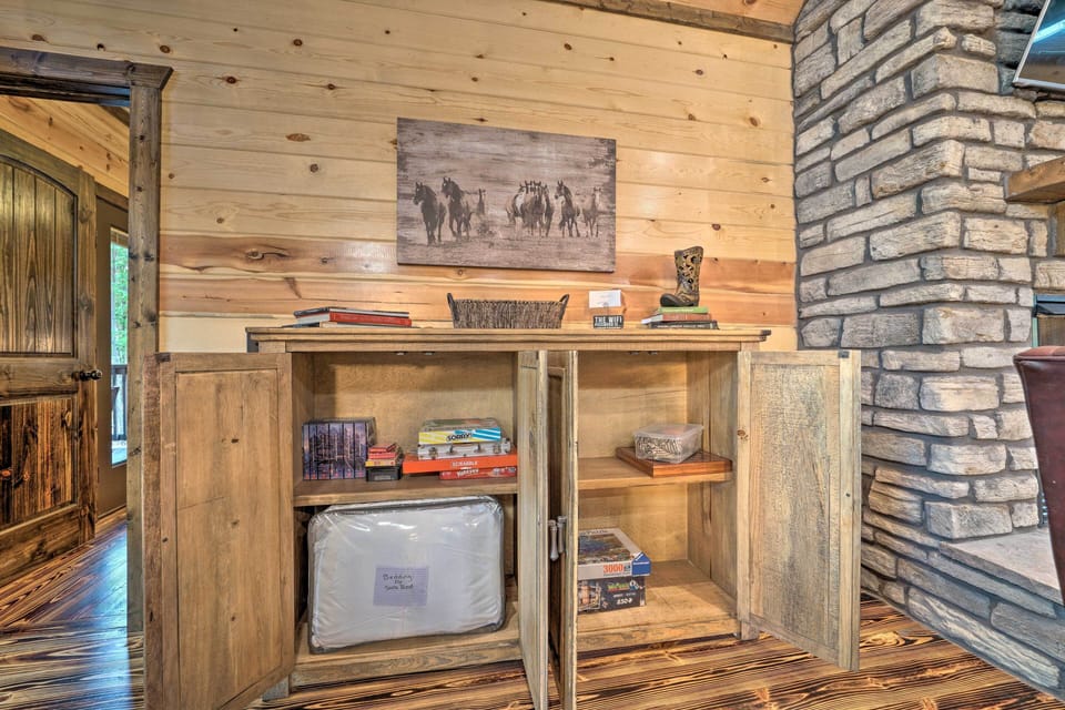 House (4 Bedrooms) | Interior