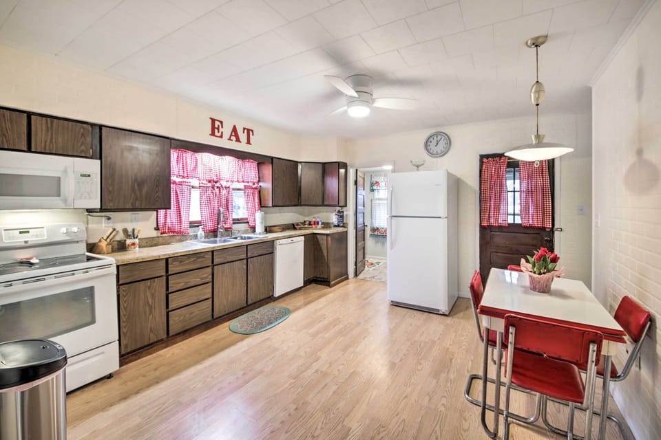 House (2 Bedrooms) | Interior