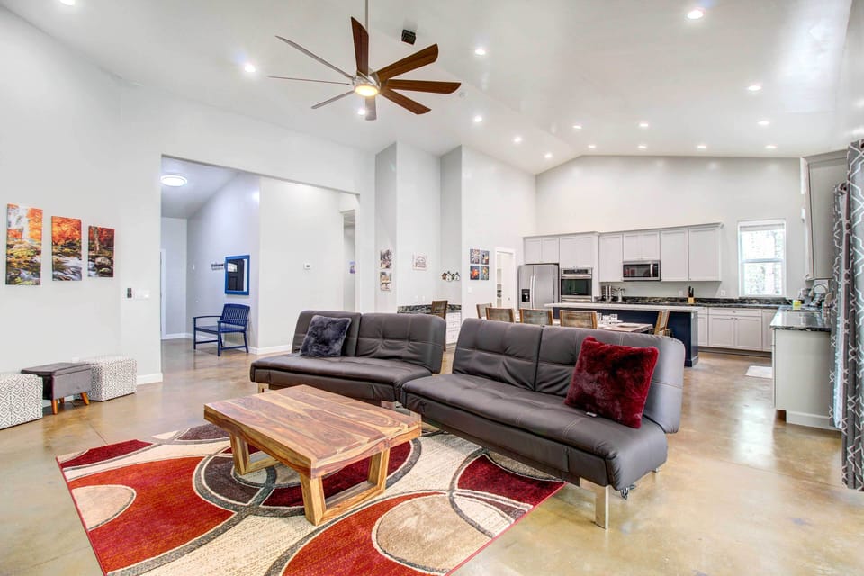 House (4 Bedrooms) | Front of property