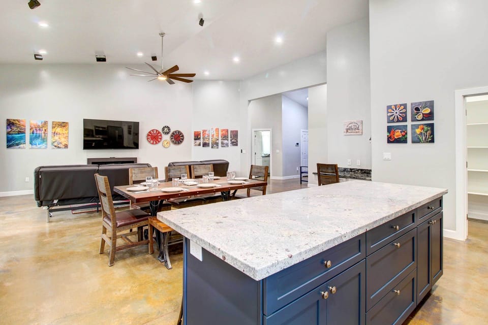 House (4 Bedrooms) | Interior
