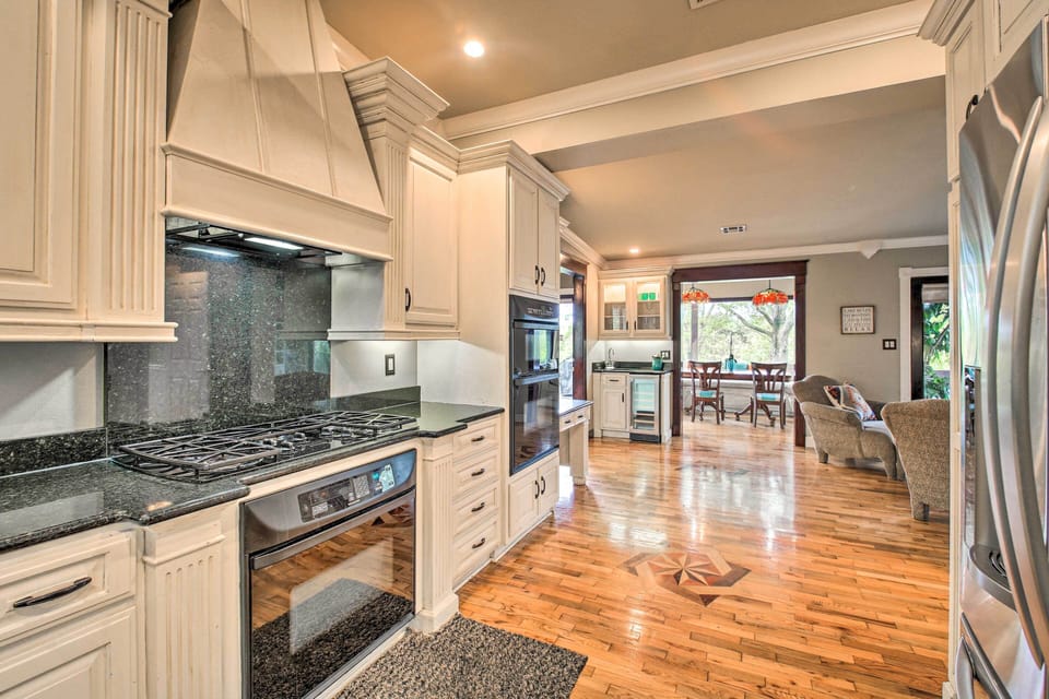 House (5 Bedrooms) | Interior