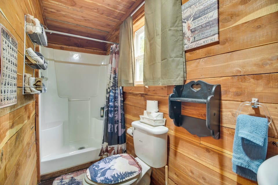 Fire Pit & 300 Acres: Ozark Ranch w/ 2 Cabins Cottage in Arkansas