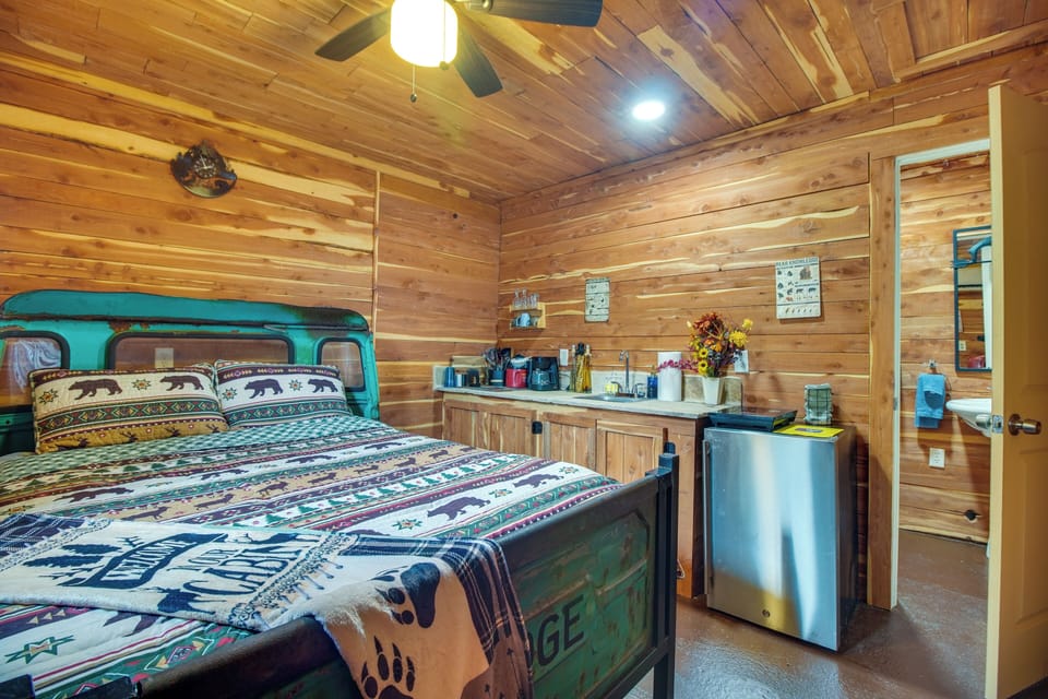 Fire Pit & 300 Acres: Ozark Ranch w/ 2 Cabins Cottage in Arkansas
