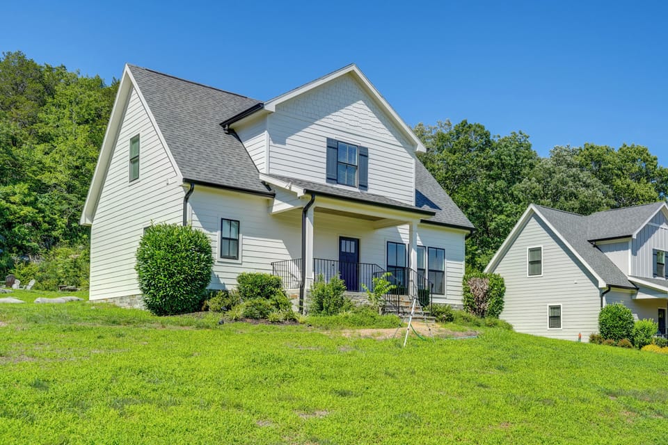 House (4 Bedrooms) | Front of property