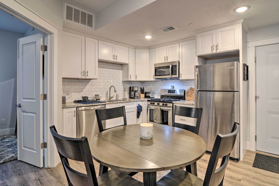 Apartment (2 Bedrooms) | Front of property