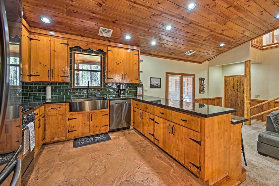 House (3 Bedrooms) | Interior