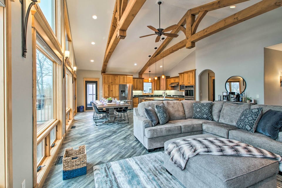 House (6 Bedrooms) | Interior