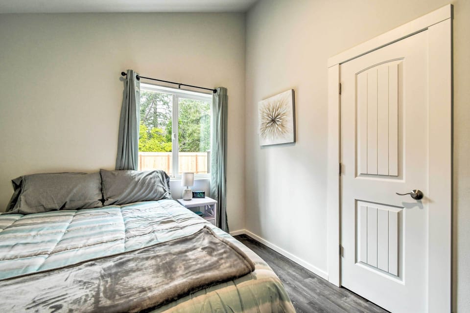 Cozy Cottage on the Coast Near Downtown Westport! Cottage in Westport