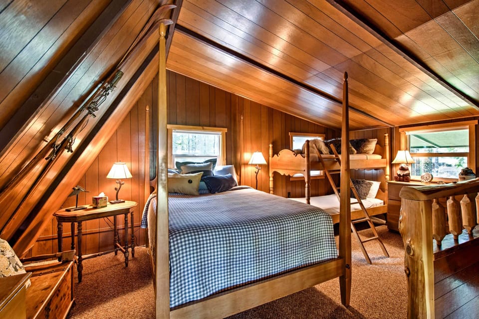Serene Washington Escape w/ Deck & Mountain Views! Cottage in Washington