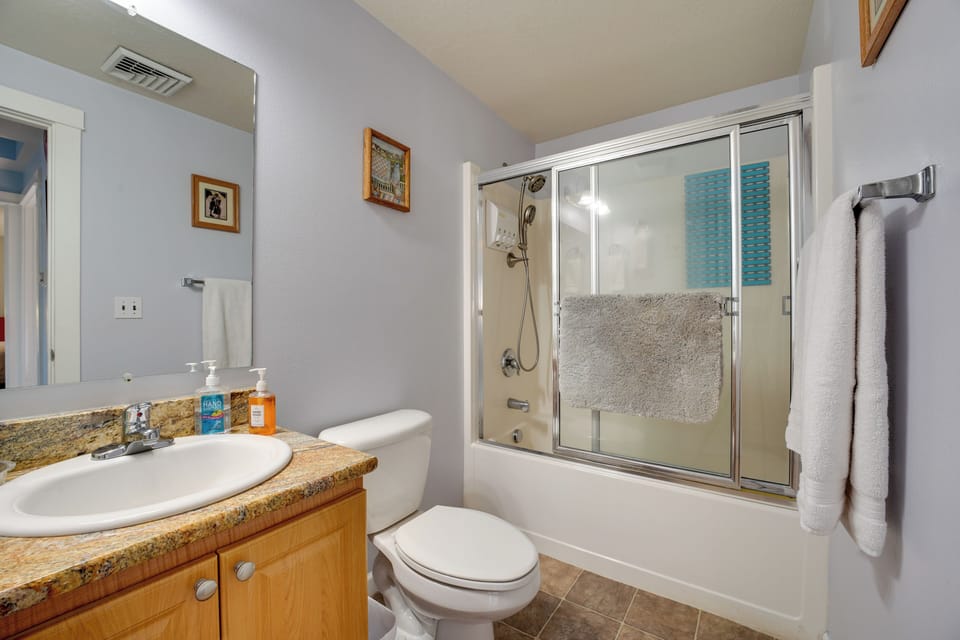Springfield Apt w/ Deck + Central Location! Apartment in Springfield