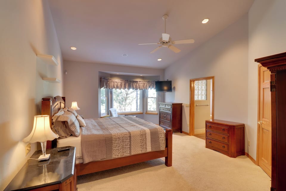 Patio & Forest View: Peaceful Show Low Home Cottage in Show Low