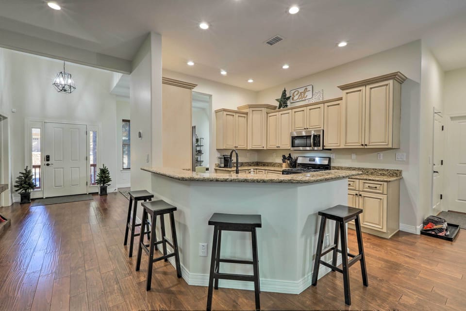 House (4 Bedrooms) | Interior