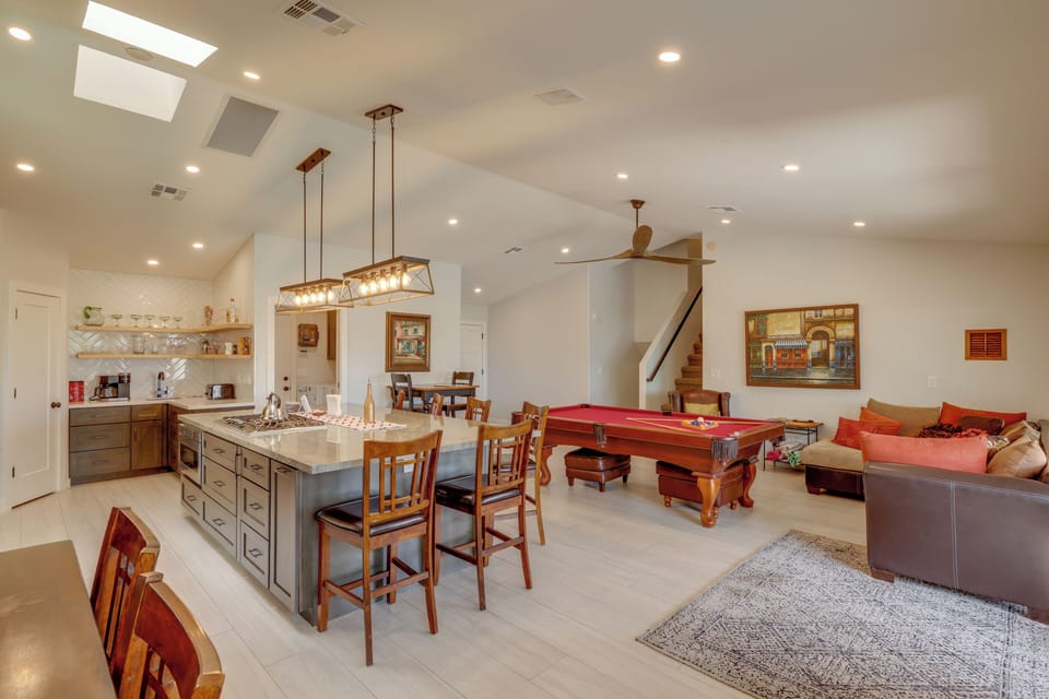 House (5 Bedrooms) | Interior