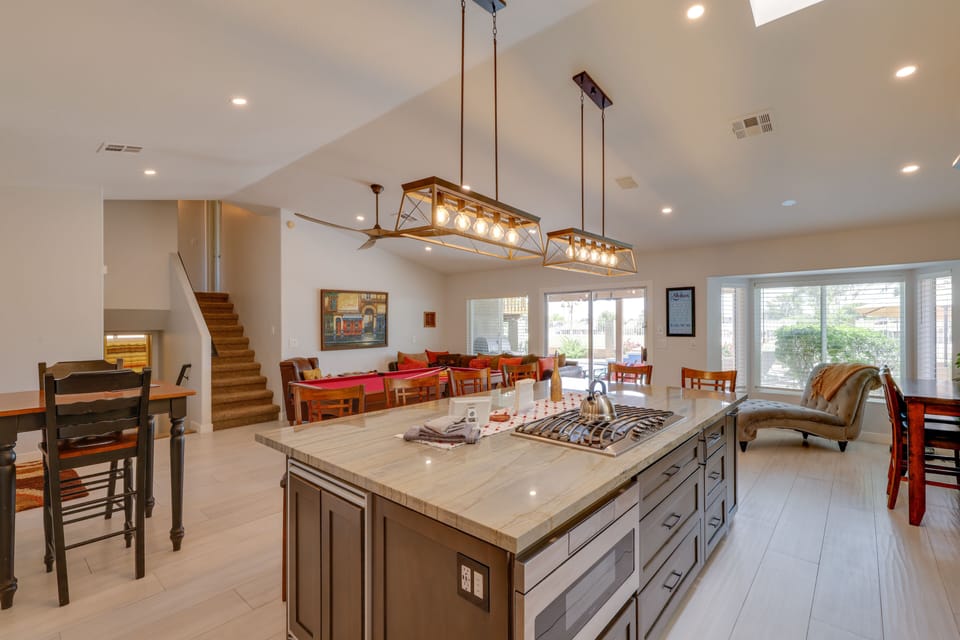 House (5 Bedrooms) | Interior