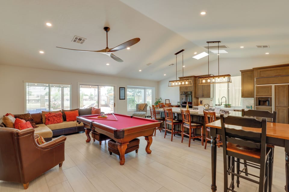 House (5 Bedrooms) | Interior