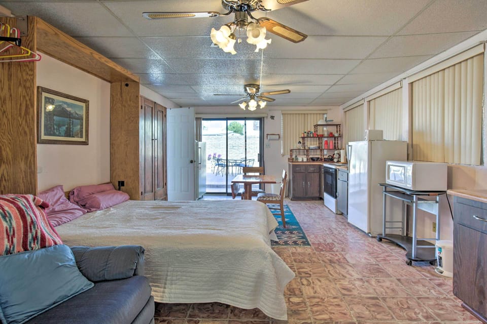 Cozy Yuma Retreat w/ Furnished Patio & Grill! Cottage in Fortuna Foothills