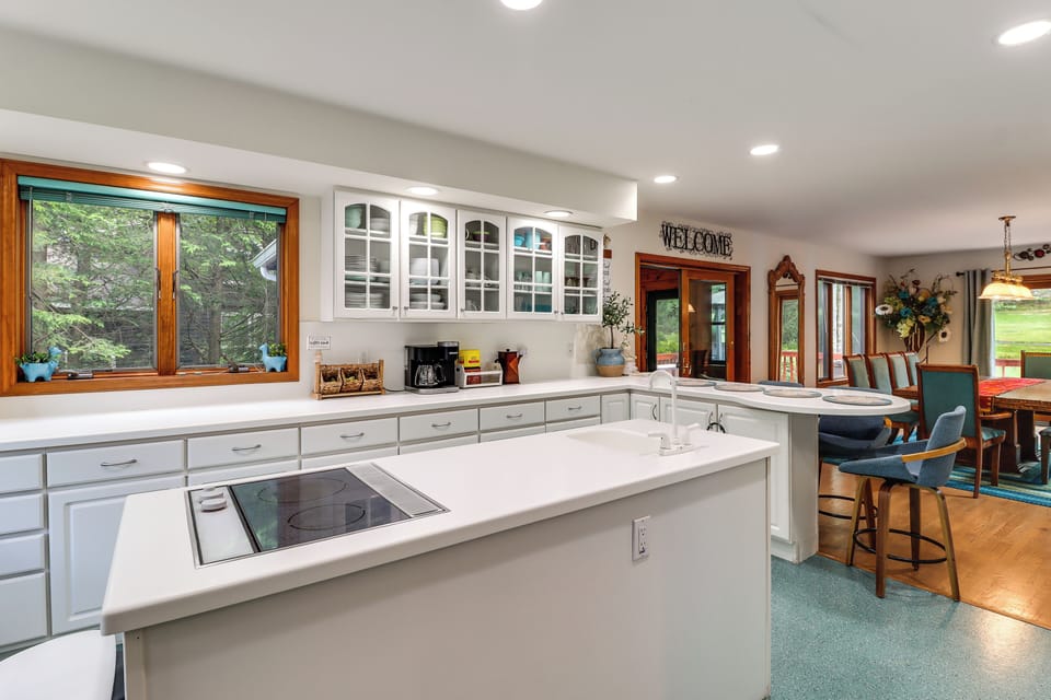 House (5 Bedrooms) | Interior