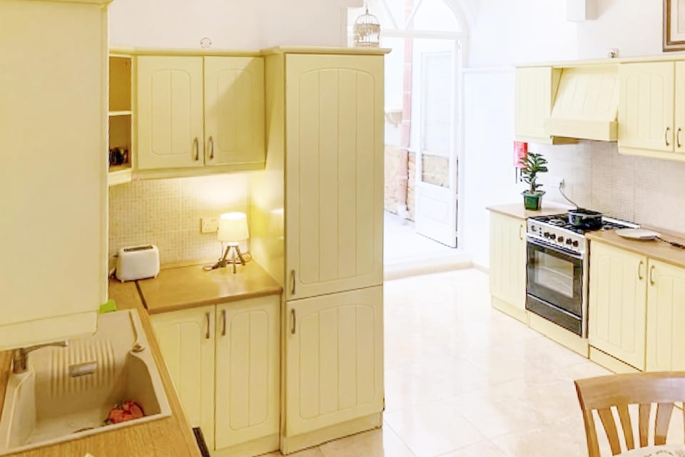 Family Townhome, 3 Bedrooms, 2 Bathrooms (Bougainvillea Breeze & Marina View) | Private kitchen