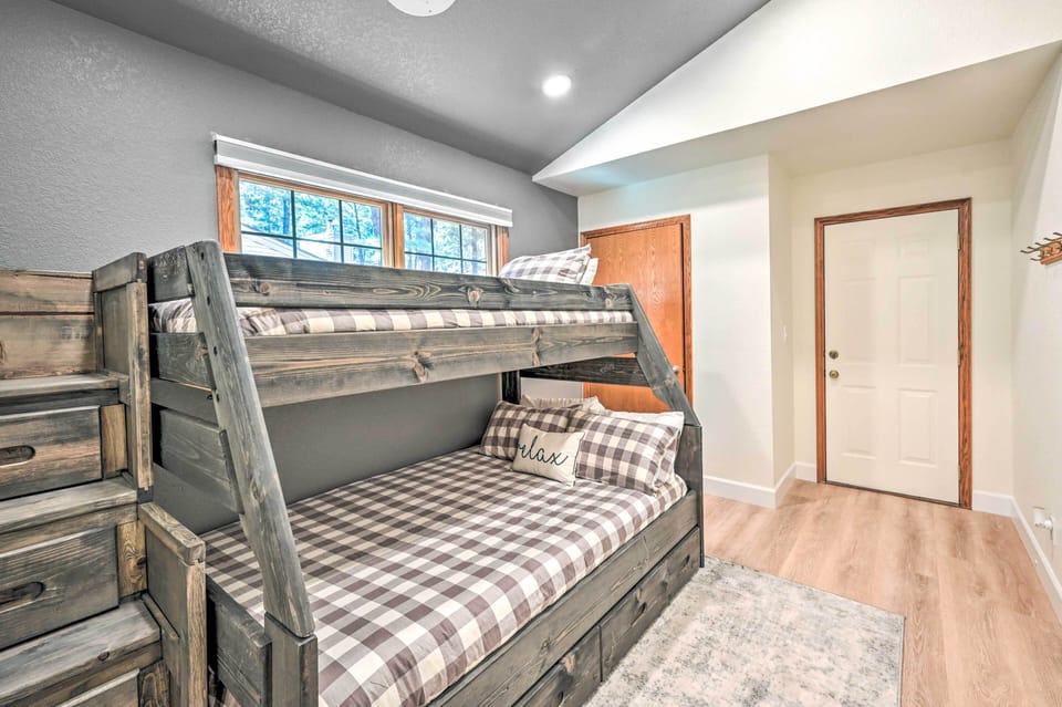 House (5 Bedrooms) | Interior