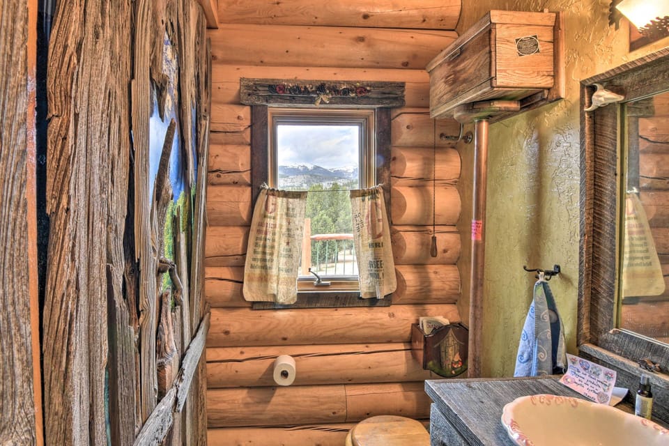 Spacious, Luxe Cabin w/ Mtn Views, Sauna & More! Cottage in Colorado