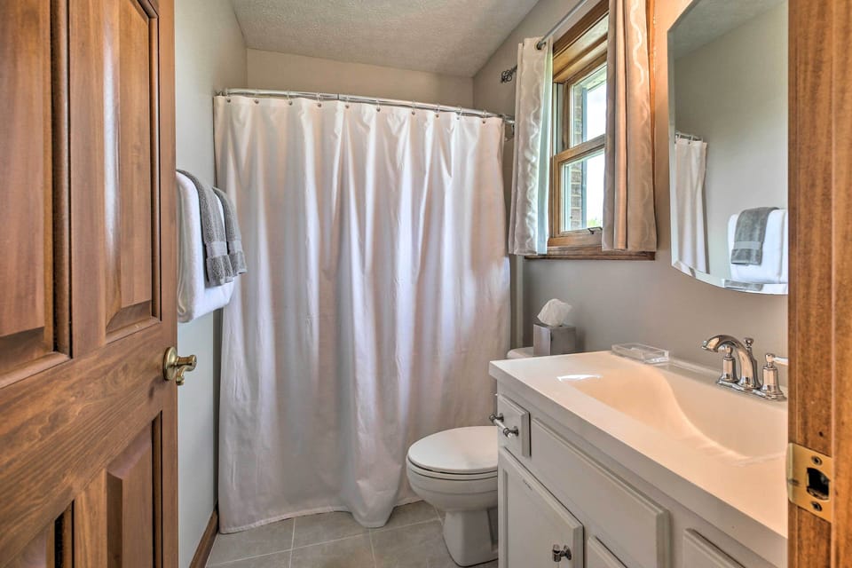 'blue Moon Cottage' w/ Amazing Views of 5 Counties Cottage in Kentucky