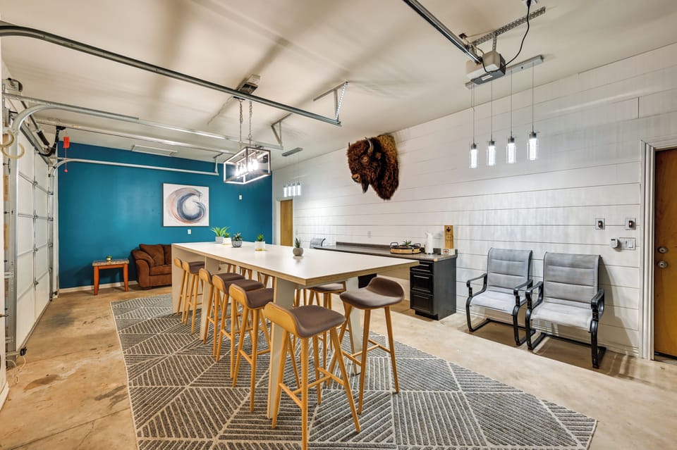 House (5 Bedrooms) | Interior