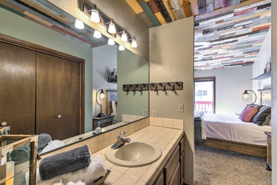 Wooded Retreat w/ Deck: 4 Mi to Downtown Flagstaff Apartment in Flagstaff