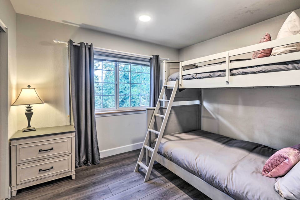House (5 Bedrooms) | Interior