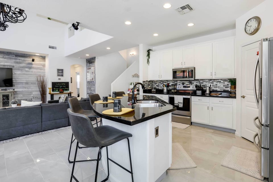 House (5 Bedrooms) | Interior