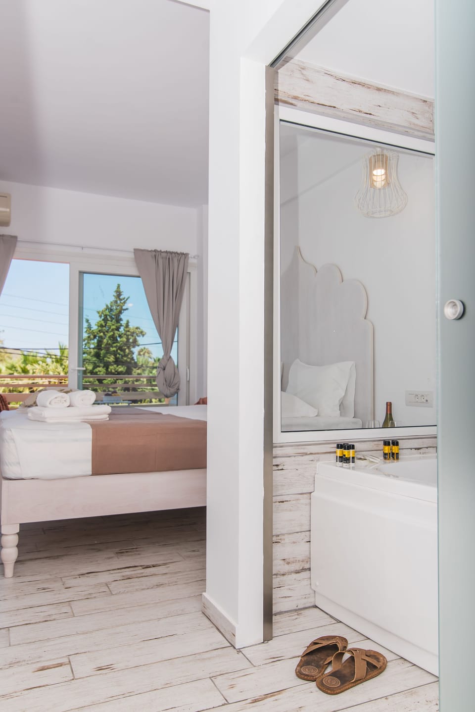 Deluxe Mini Suite with Jacuzzi (2pax) | Premium bedding, individually decorated, individually furnished